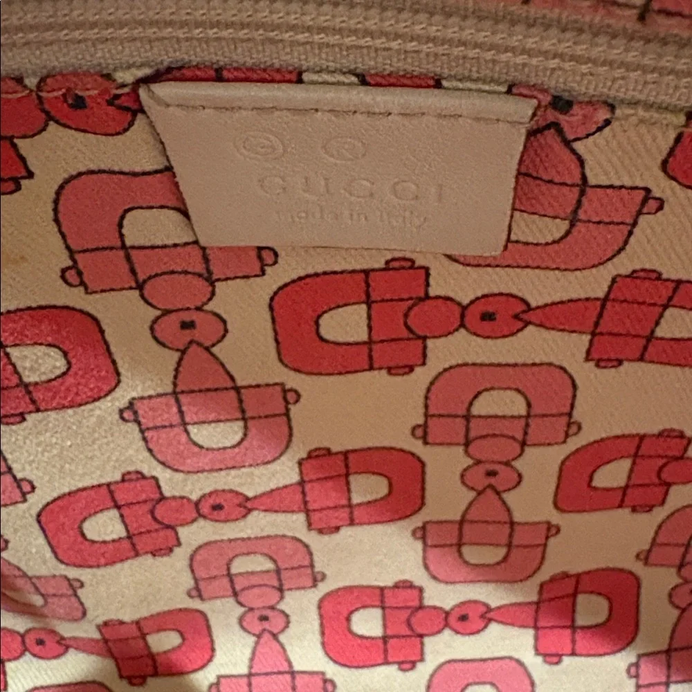 Gucci Signature Boston Bag. Neutral Leather. GG Signature - Picture 9 of 10